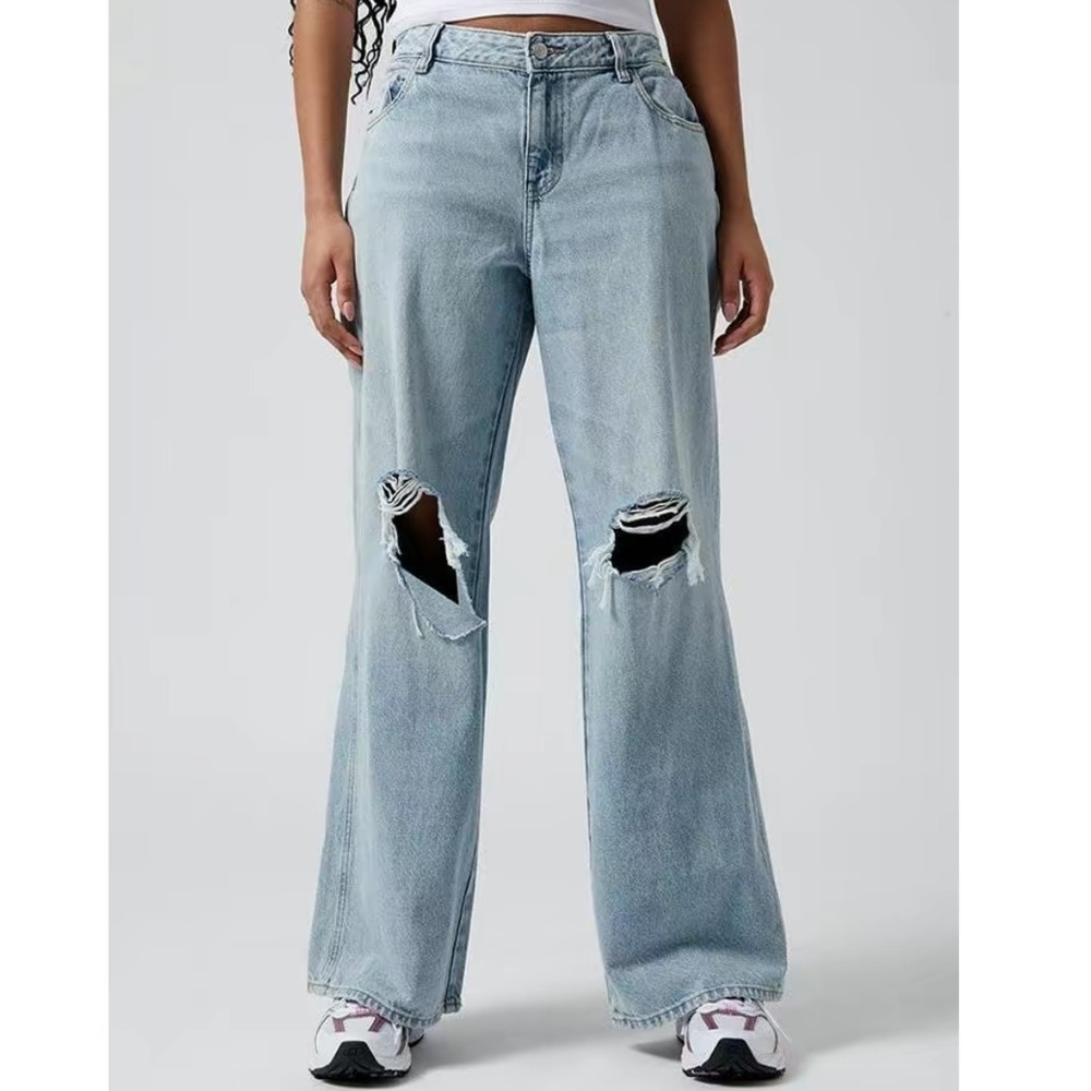 PacSun Women's Light Indigo Ripped Jeans